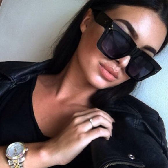 C A P R I Accessories - ✨NEW! black capri vintage style sunnies✨
